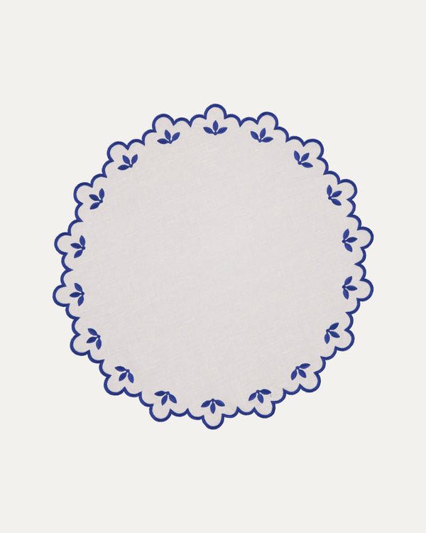 Placemats white with Blue Half Flower